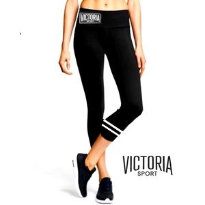 🎉HOST PICK!🎉NWOT! Victoria Sport Knockout black and white workout leggings